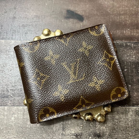 Louis Vuitton Monogram Men’s Wallet - Picture 2 of 3